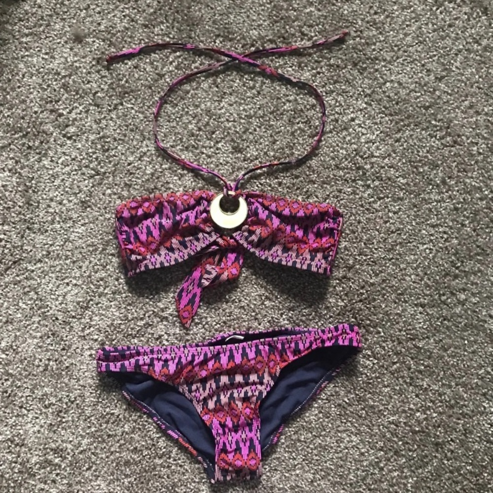 Bikini - Picture 3 of 3